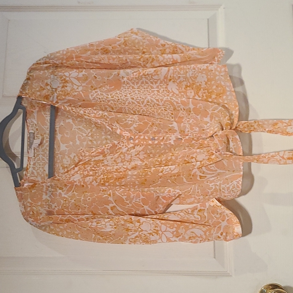 Blouse color peach